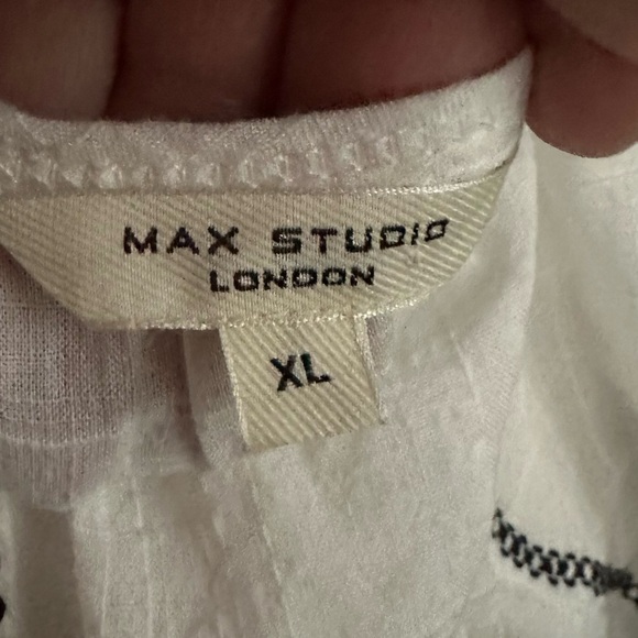 Max Studio London Embroidered Top - Picture 3 of 6
